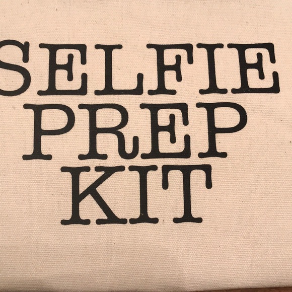 NWT Selfie Prep kit makeup bag zipper purse - Picture 5 of 9